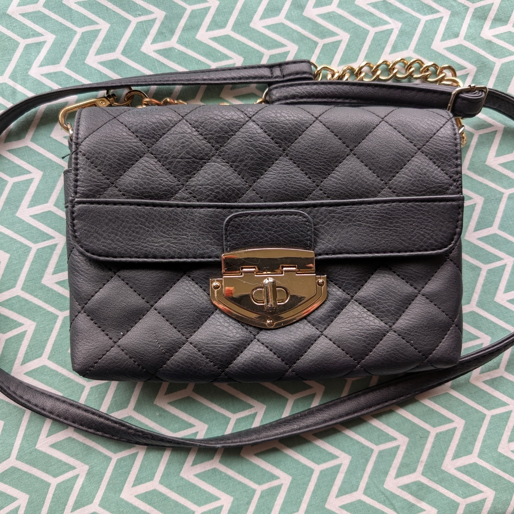 Elegant Black Quilted Shoulder Bag
